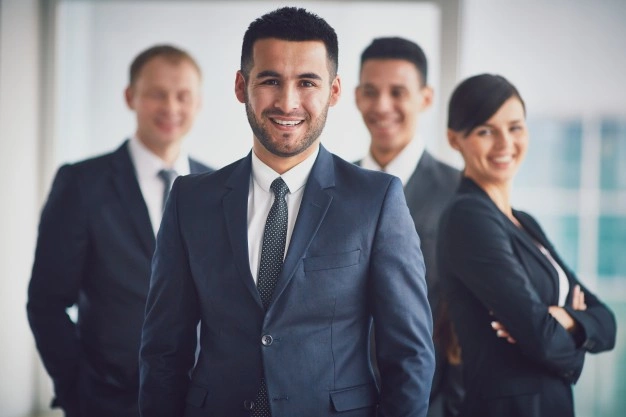 confident-business-team-with-leader_1098-3228